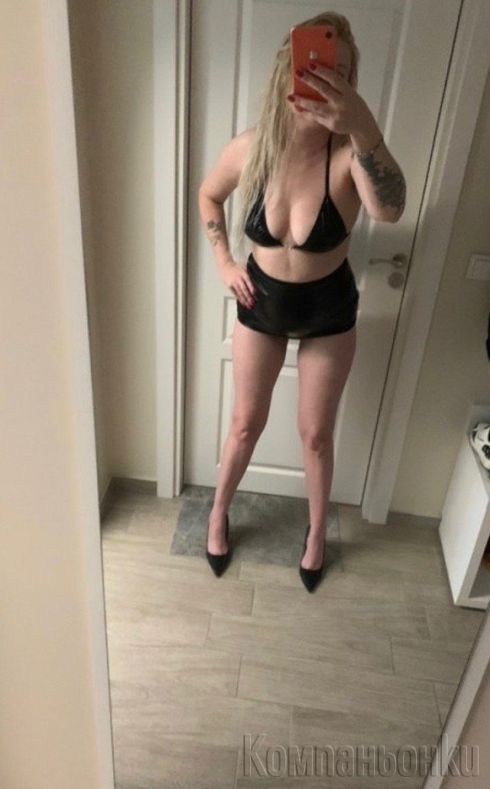 Секси блондинка