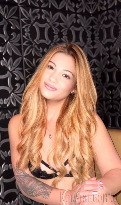 If you want a hot blonde, call me.