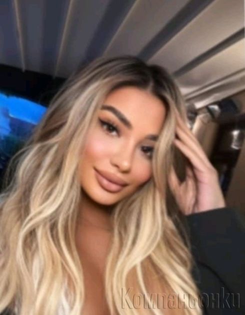 Анелия за първи път във града.