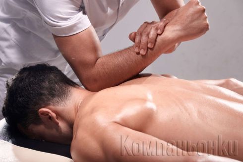 Момче предлага Масажи за Зрели 45 +