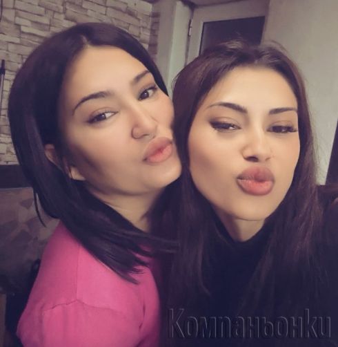 Две палави котета