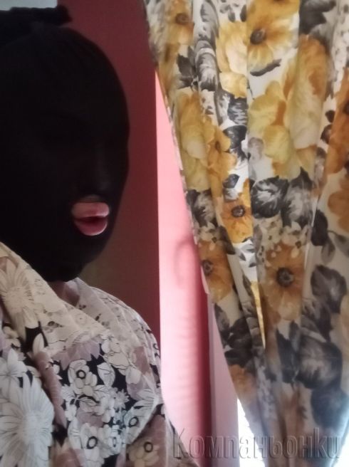 Glory hole анонимна свирка с гълтане