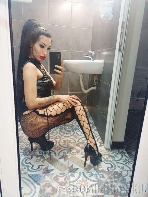 Мокра и страстна ела да се изчукаме 📲🔞🫦 💯% Реална!!!