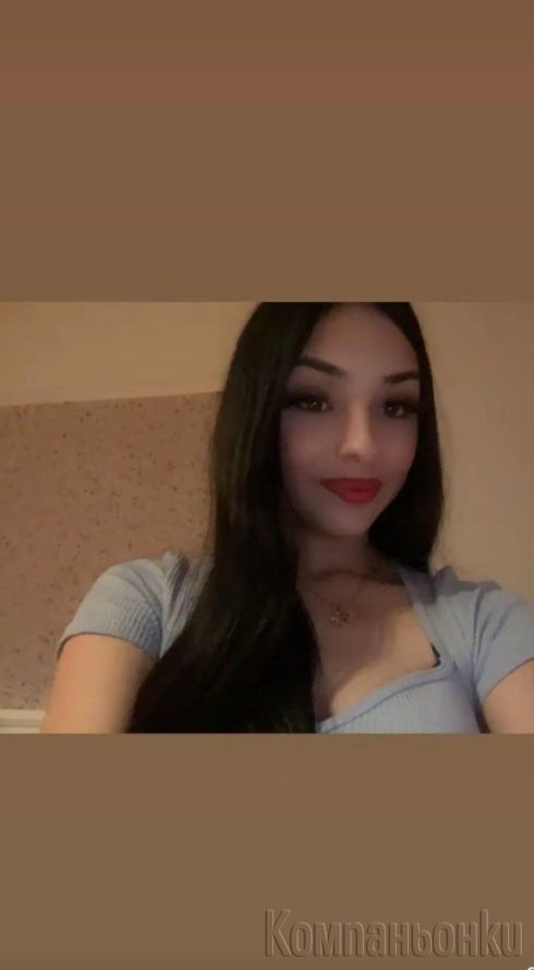 Тясно нежно красиво стегнато малко дупенце