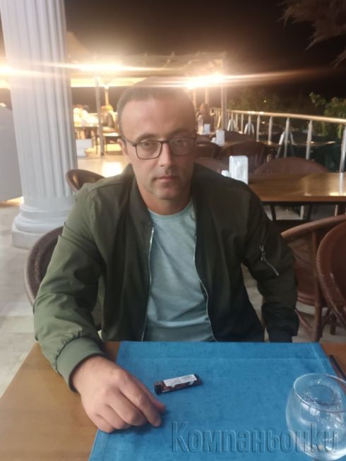 Ева търси Адам