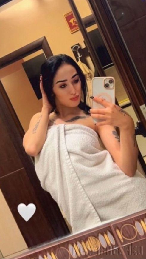 Нова с истинска с реални снимки и интимна прическа