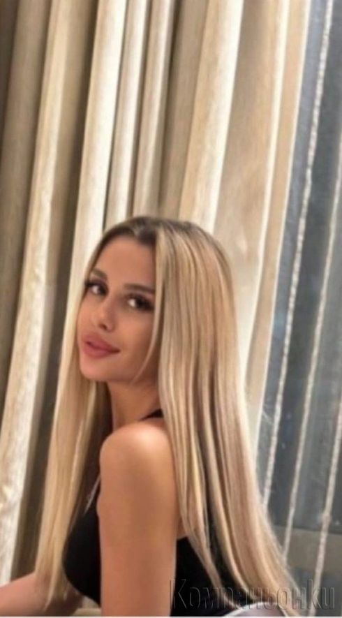 Малка палавница ново парче с тясно пиче😉😘😘