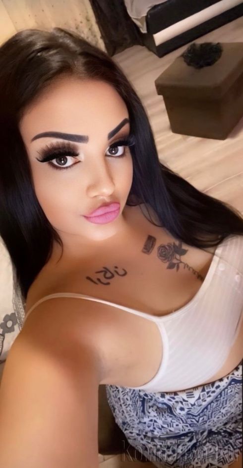 Който разбира при Селин се спираа🤭❤️😍💋🙈
