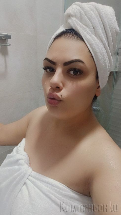 Нова брюнетка при теб💋