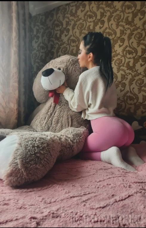 Малка Жадна  Нимфоманка За Кур