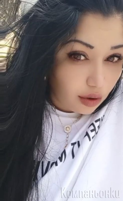 Възбудена и мокра опитай ме😋 богиня на свирките🍌🍌🍌