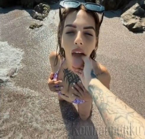 Hit Brunette girl 😍