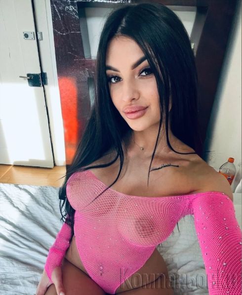 Обичам на задна да ме чукаш🫦👅🍆